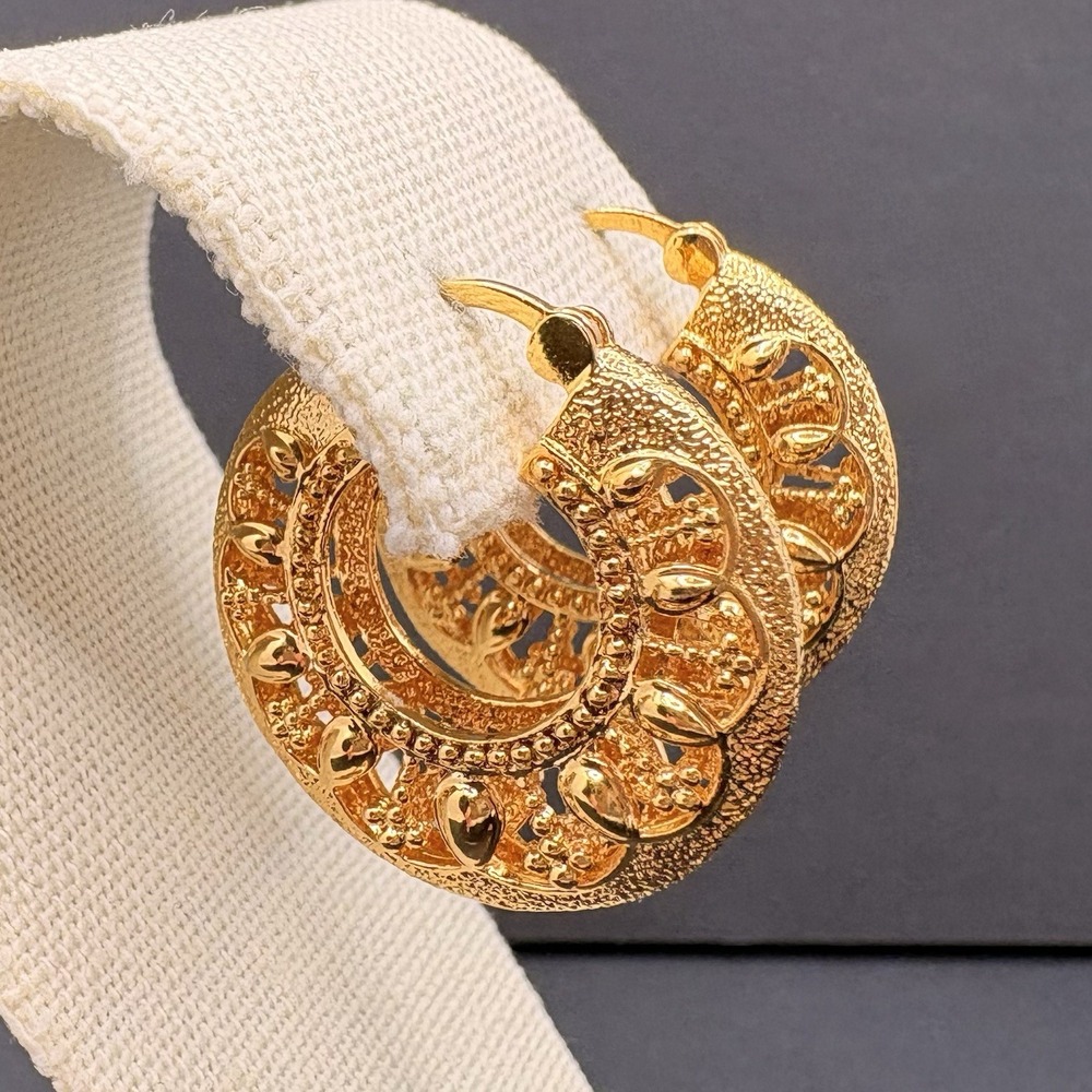 Vintage Filigree Basket Hoop Gold Tone Pierced Earrings Ornate‎ Classic 1"